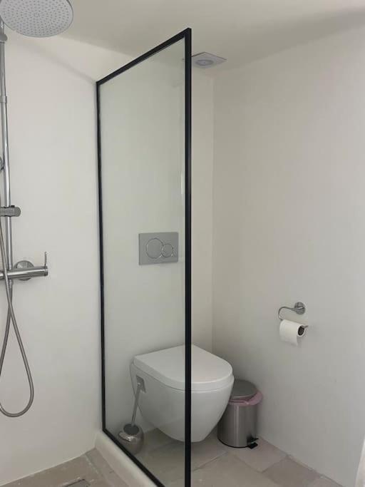 Cozy, Spacious, Newly Renovated Flat In Adamas Eksteriør billede