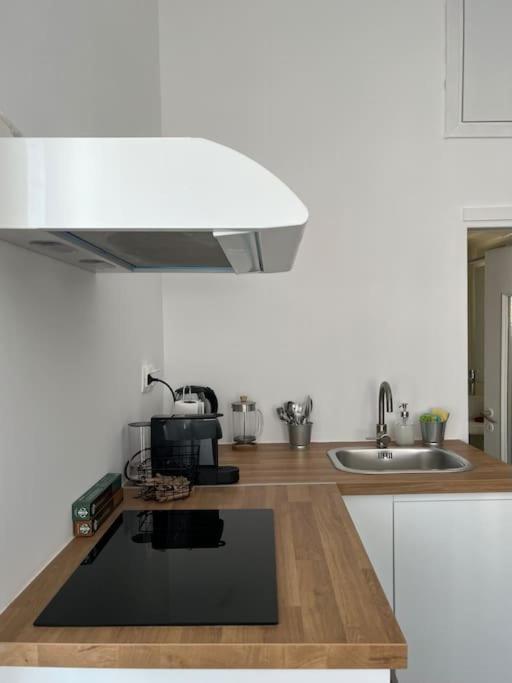 Cozy, Spacious, Newly Renovated Flat In Adamas Eksteriør billede