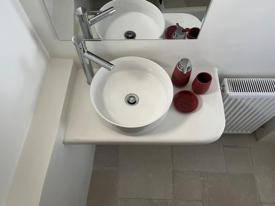 Cozy, Spacious, Newly Renovated Flat In Adamas Eksteriør billede